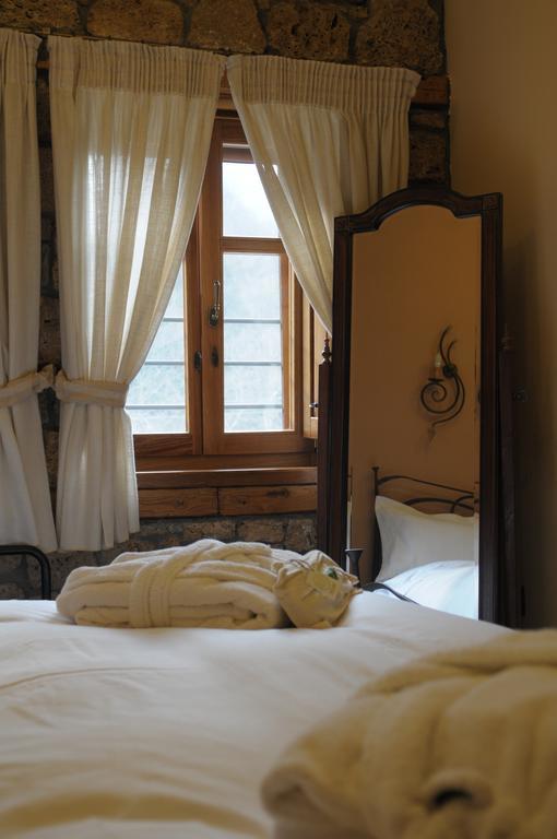 Roes Suites Като-Лутраки Экстерьер фото