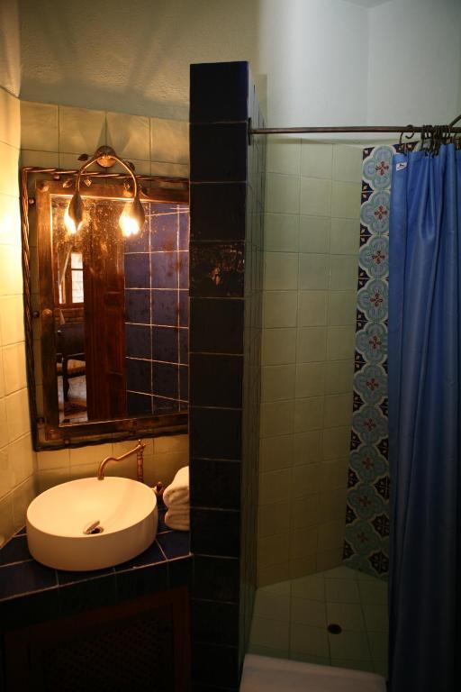 Roes Suites Като-Лутраки Экстерьер фото