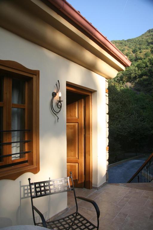 Roes Suites Като-Лутраки Экстерьер фото